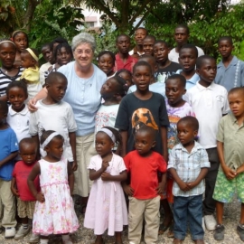 Sr. Marguerite Aussant en visite à l'orphelinat